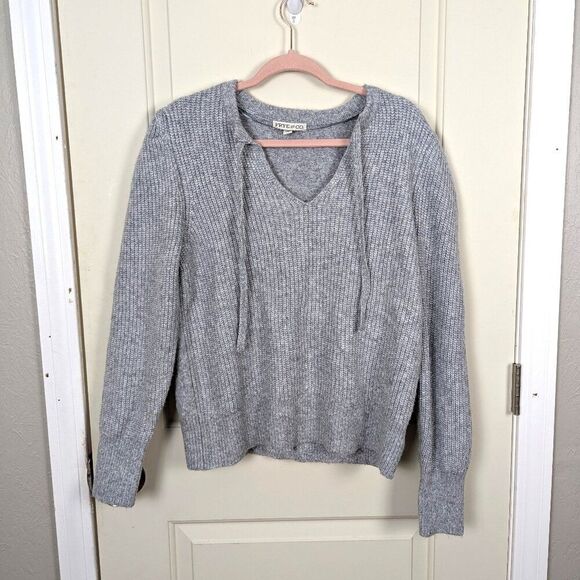 FRYE AND CO. Sweaters - FRYE & CO. | Gray V-Neck Ribbed Sweater Size L